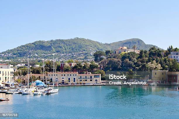 Ischia Ponte Harbor Italien Stockfoto und mehr Bilder von Bootssteg - Bootssteg, Bucht, Europa - Kontinent