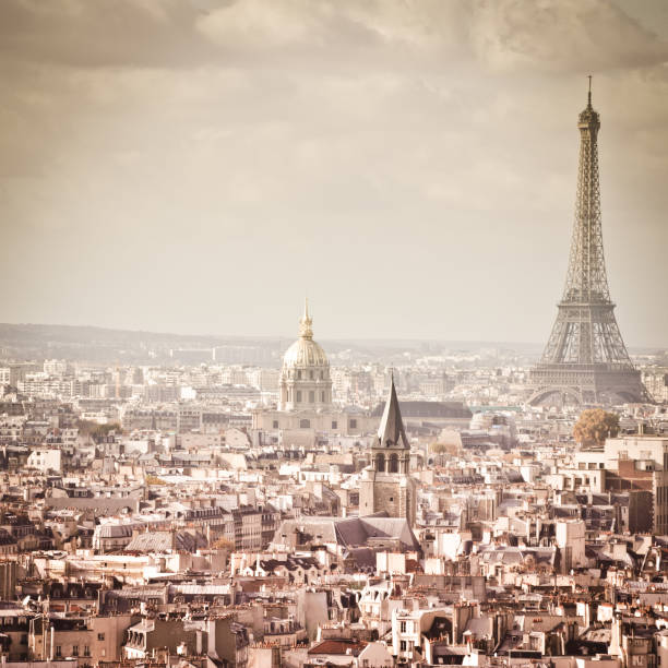 istock Skyline Paris France with the Eiffel Tower 157731878