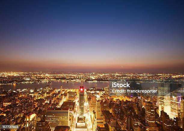 Vista Aérea De Times Square En La Noche Foto de stock y más banco de imágenes de Acero - Acero, Aire libre, Anochecer