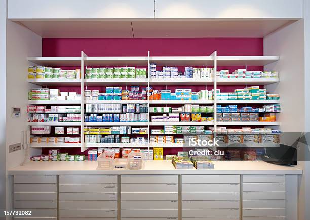 Вид На Полках В Аптеке — стоковые фотографии и другие картинки Лекарство - Лекарство, Полка, Здравоохранение и медицина
