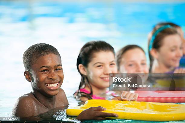 Le Lezioni Di Nuoto - Fotografie stock e altre immagini di Bambino - Bambino, Nuoto, Imparare