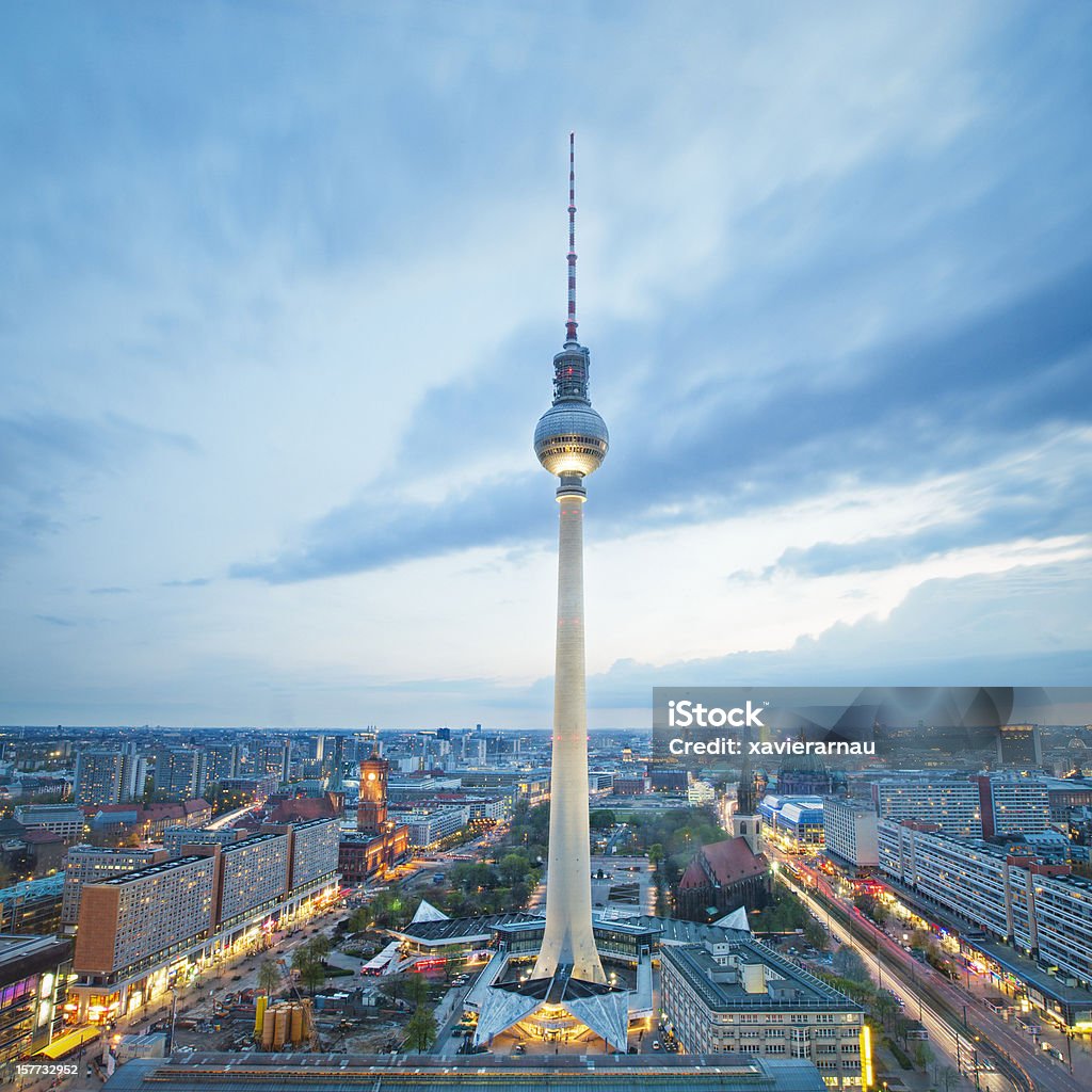 Torre della televisione di Berlino - Foto stock royalty-free di Torre della televisione