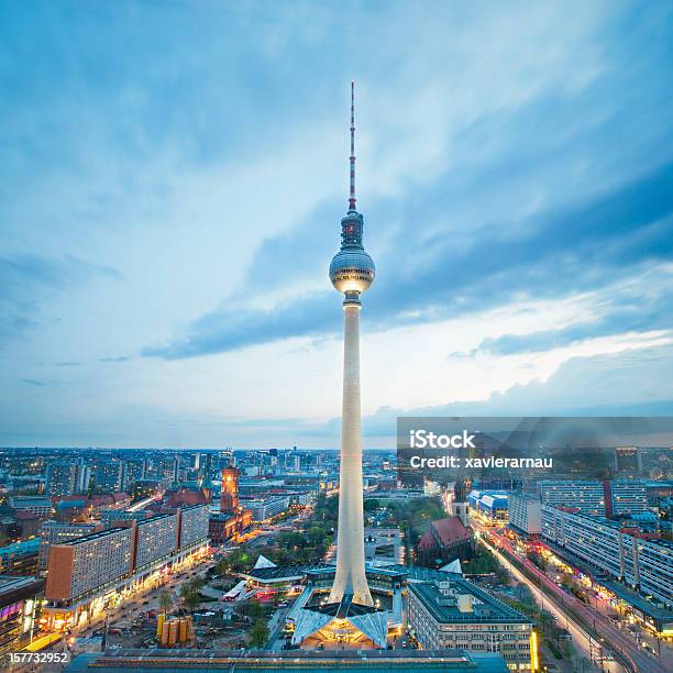 Torre Della Televisione Di Berlino - Fotografie stock e altre immagini di Torre della televisione - Torre della televisione, Berlino - Germania, Grattacielo