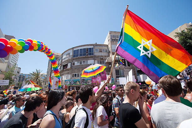 гордость парад в тель-авив, израиль - lesbian gay man rainbow multi colored стоковые фото и изображения