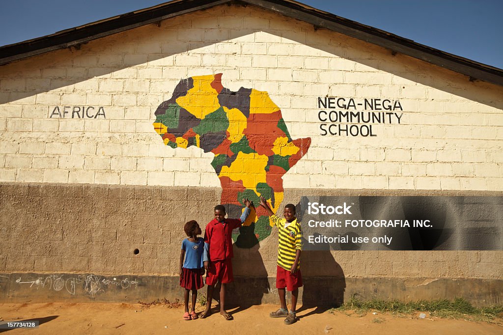 Escola de crianças africanas - Foto de stock de África royalty-free