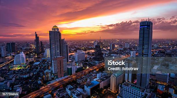 Sonnenuntergang In Bangkok Stockfoto und mehr Bilder von Abenddämmerung - Abenddämmerung, Aktivitäten und Sport, Ansicht aus erhöhter Perspektive