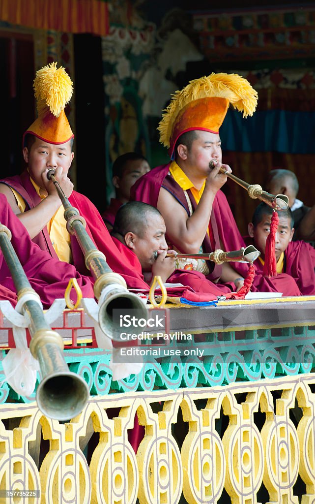 Tibetano monjes budistas durante el Festival Sikkim - Foto de stock de Gangtok libre de derechos