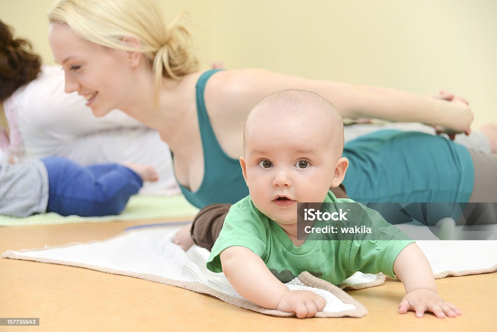 Bebê Yogagroup-treino com crianças - Royalty-free Evento de Ginástica Foto de stock