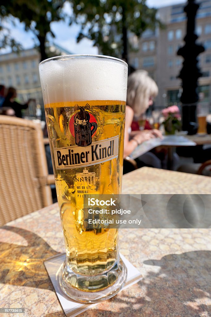 베를리너 Kindl, 유리컵 맥주 베를린 - 로열티 프리 맥주 스톡 사진