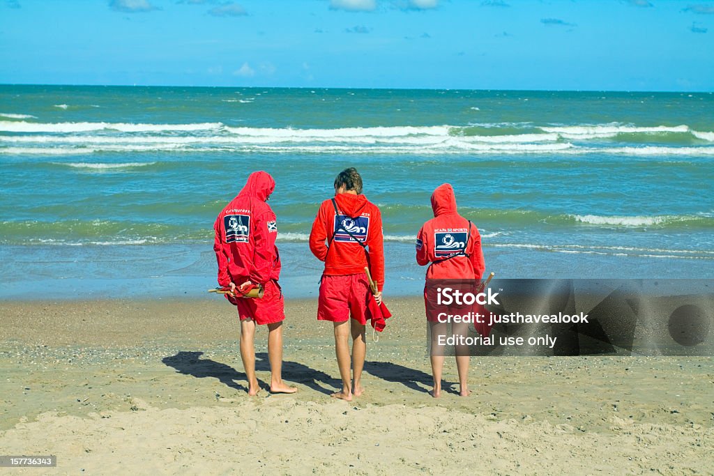 베이에서의 시계 및 lifeguards - 로열티 프리 3 명 스톡 사진