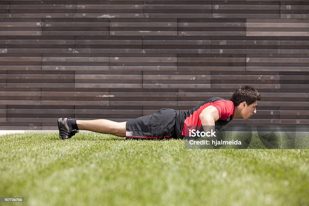 Athlet Mann macht Push-ups - Lizenzfrei Aktiver Lebensstil Stock-Foto