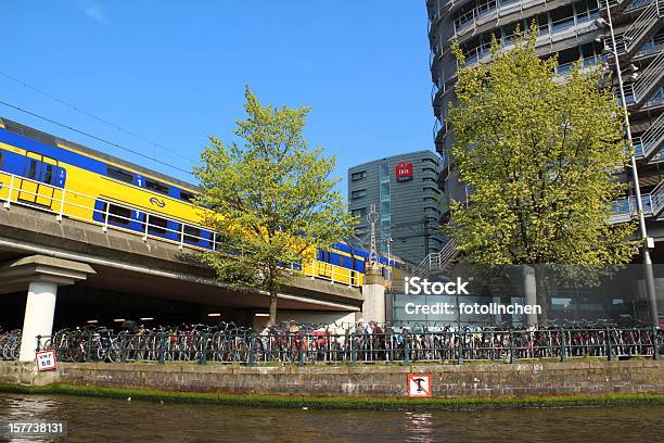 Zug In Amsterdam City Stockfoto und mehr Bilder von Amsterdam - Amsterdam, Architektur, Bahngleis