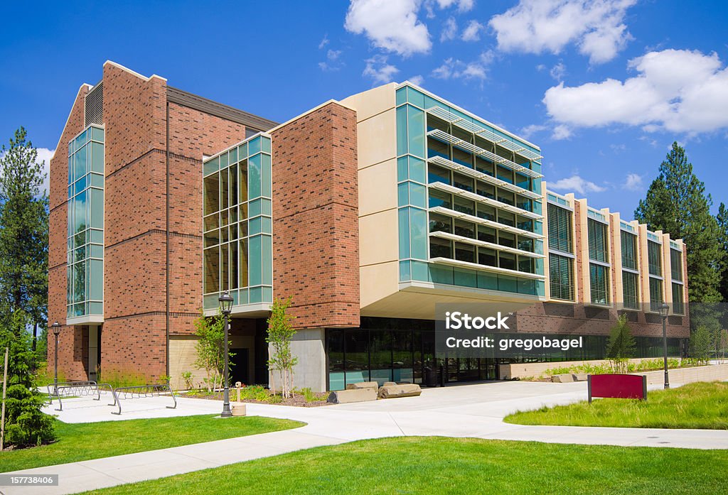 Здание Колледж кампус в г. Спокан, штат Вашингтон - Стоковые фото Университет роялти-фри
