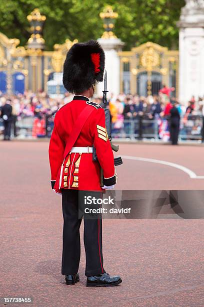 バッキンガム宮殿で女王の衛兵 - 衛兵交代式のストックフォトや画像を多数ご用意 - 衛兵交代式, イギリス, イングランド