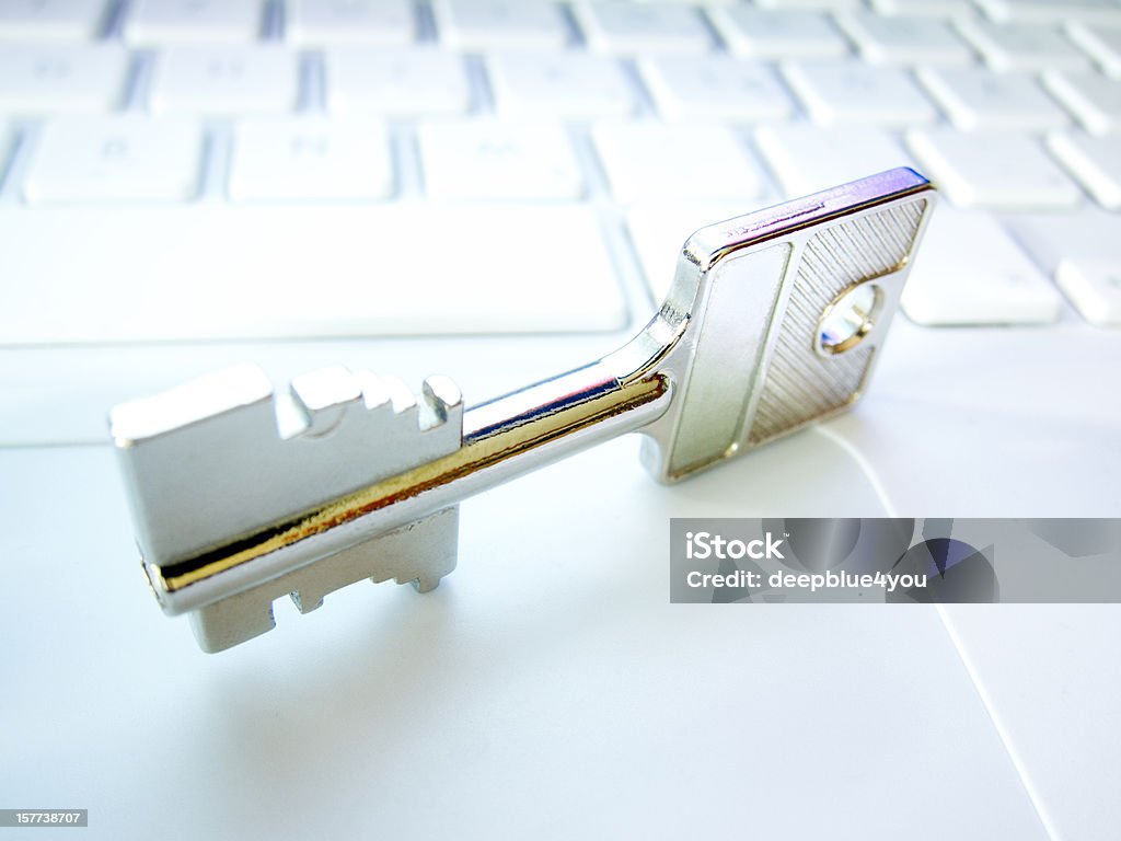 Sicherheit-Taste auf weiße laptop-Nahaufnahme - Lizenzfrei Banktresor Stock-Foto