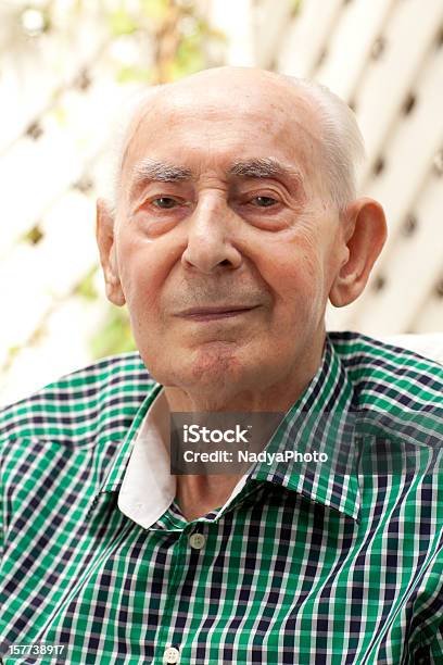 Uomo Anziano - Fotografie stock e altre immagini di Adulto - Adulto, Anziani attivi, Capelli bianchi