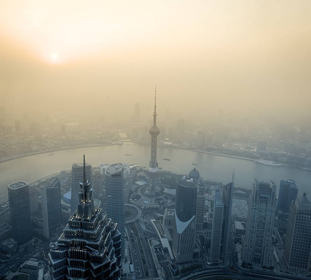 에어제스처 오염시킨다 shanghai, china - beijing air pollution china smog 뉴스 사진 이미지