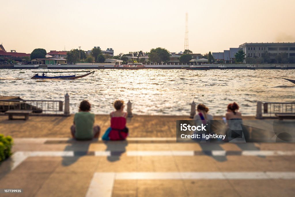 Отдыха туристов в Бангкоке, Таиланд - Стоковые фото Городская площадь роялти-фри