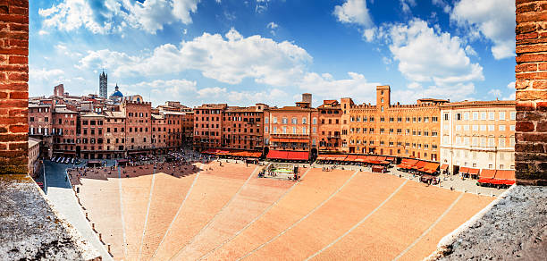 kuvapankkikuvat ja rojaltivapaat kuvat aiheesta piazza del campo kohteessa siena, laaja panoraama xxxl - palio