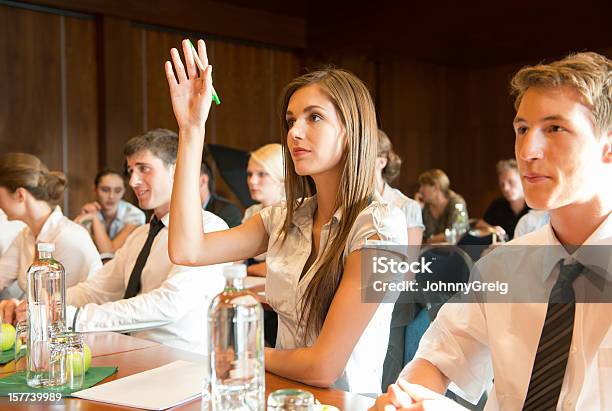 Foto de Pergunta De Conferência e mais fotos de stock de Sessão do Plenário - Sessão do Plenário, Chamar com as mãos, Conferência de negócios