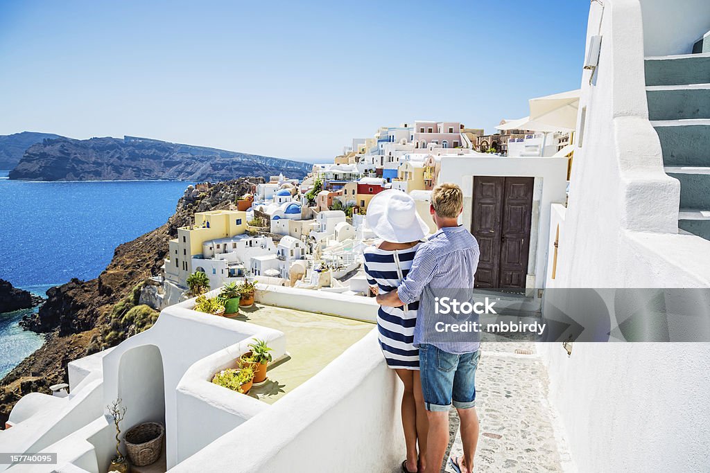 Glückliches junges Paar auf der Insel Santorin, Griechenland - Lizenzfrei Insel Santorin Stock-Foto