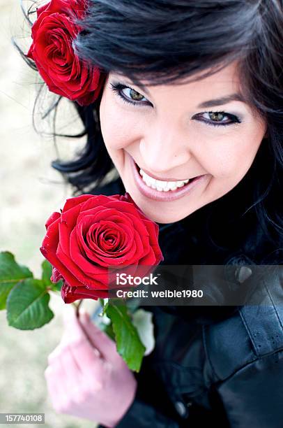 Frau Mit Rosen Stockfoto und mehr Bilder von Alternative Behandlungsmethode - Alternative Behandlungsmethode, Aromatherapie, Blume