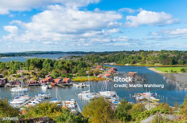 Идиллический Шведский Marina — стоковые фотографии и другие картинки Ангар для лодок - Ангар для лодок, Архипелаг, Береговая линия