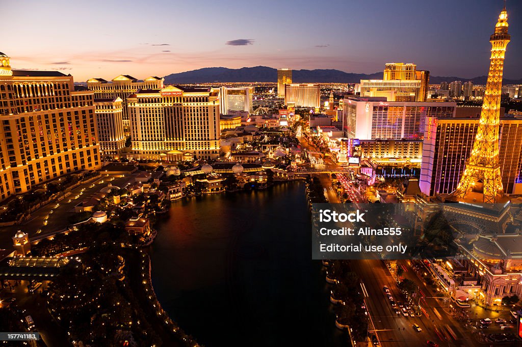 Lueur dorée du Strip de Las Vegas de nuit - Photo de Horizon urbain libre de droits