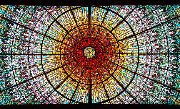 cúpula de vitrales - palacio espanol fotografías e imágenes de stock