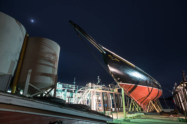 bluenose ii au clair de lune - editorial maritime provinces canada night photos et images de collection