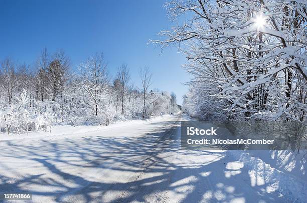 Estrada De País De Inverno No Coração - Fotografias de stock e mais imagens de América do Norte - América do Norte, Ao Ar Livre, Azul