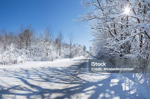 Сельская Дорога В Сердце Winter — стоковые фотографии и другие картинки Sutton - Quebec - Sutton - Quebec, Без людей, Восточные кантоны