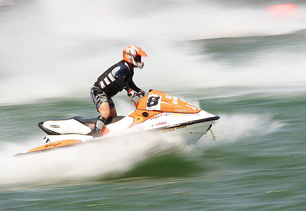 łódź z napędem odrzutowym waverunner konkurencji prędkości - wake jet boat water water sport zdjęcia i obrazy z banku zdjęć