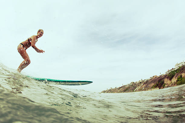southern california surf - beach surfing bikini retro revival foto e immagini stock