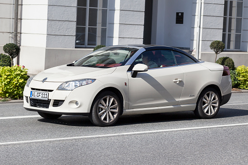 Three-dimensional modern gold car