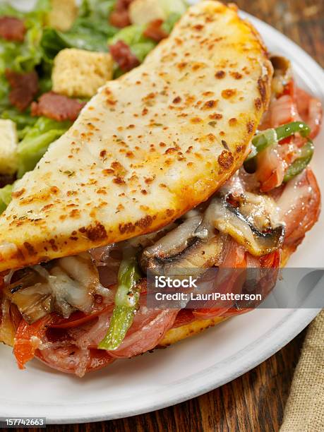 Iitalian Fatbread 샌드위치-음식에 대한 스톡 사진 및 기타 이미지 - 샌드위치-음식, 피자, 0명