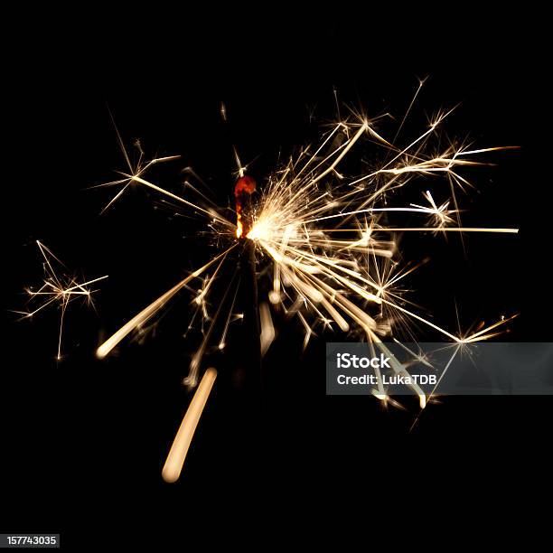Bruciare Candela Magica Isolato Su Nero - Fotografie stock e altre immagini di Bruciare - Bruciare, Fuochi d'artificio, Brillante
