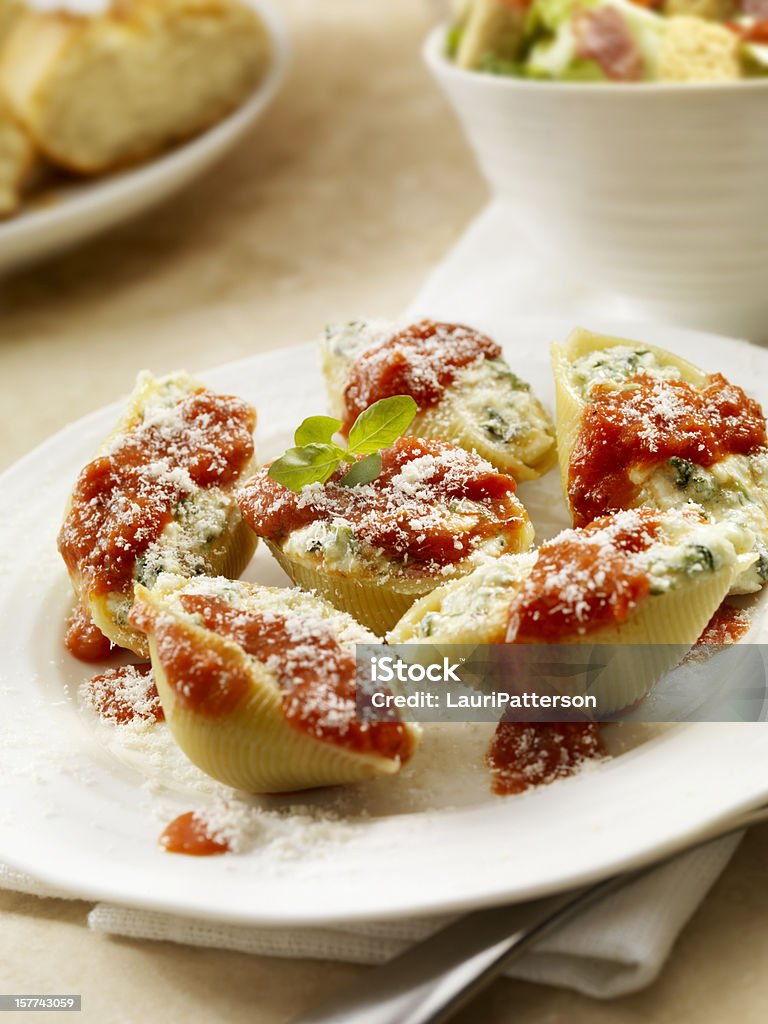 Rempli de pâtes de coquilles - Photo de Cannelloni libre de droits