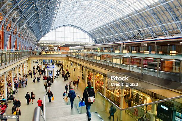 Kings Cross Commuters Stock Photo - Download Image Now - Activity, Blurred Motion, Capital Cities