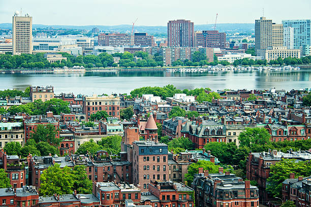 panorama de boston e do rio charles - boston aerial view charles river residential structure - fotografias e filmes do acervo