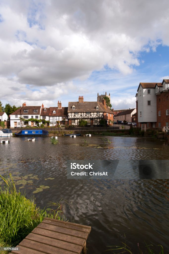 Коттеджи на берегу реки, Аббатство Mill, Tewkesbury, Глостершир, Великобритания - Стоковые фото Англия роялти-фри