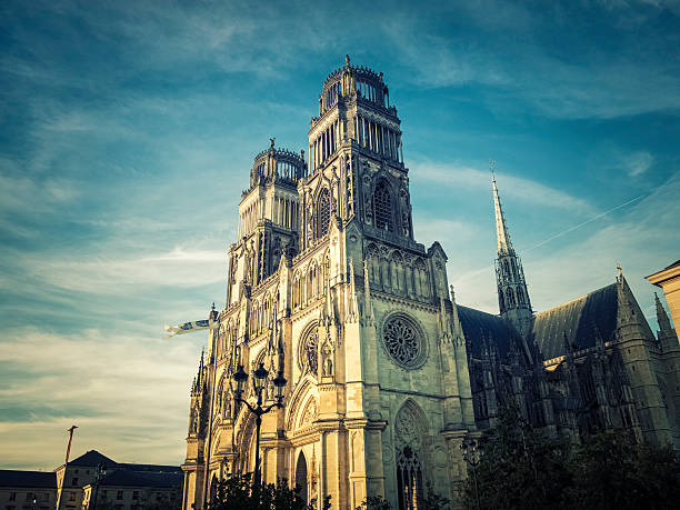 catedral orleans, francia - orleans fotografías e imágenes de stock