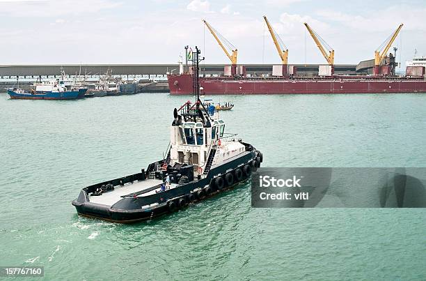 Foto de Tug Boat e mais fotos de stock de Esperar - Esperar, Exterior, Fotografia - Imagem