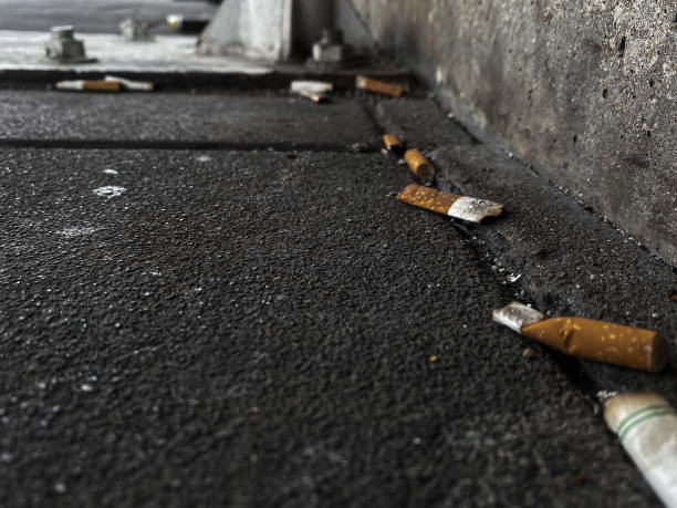 istock There were cigarettes all over the floor. 1577690323
