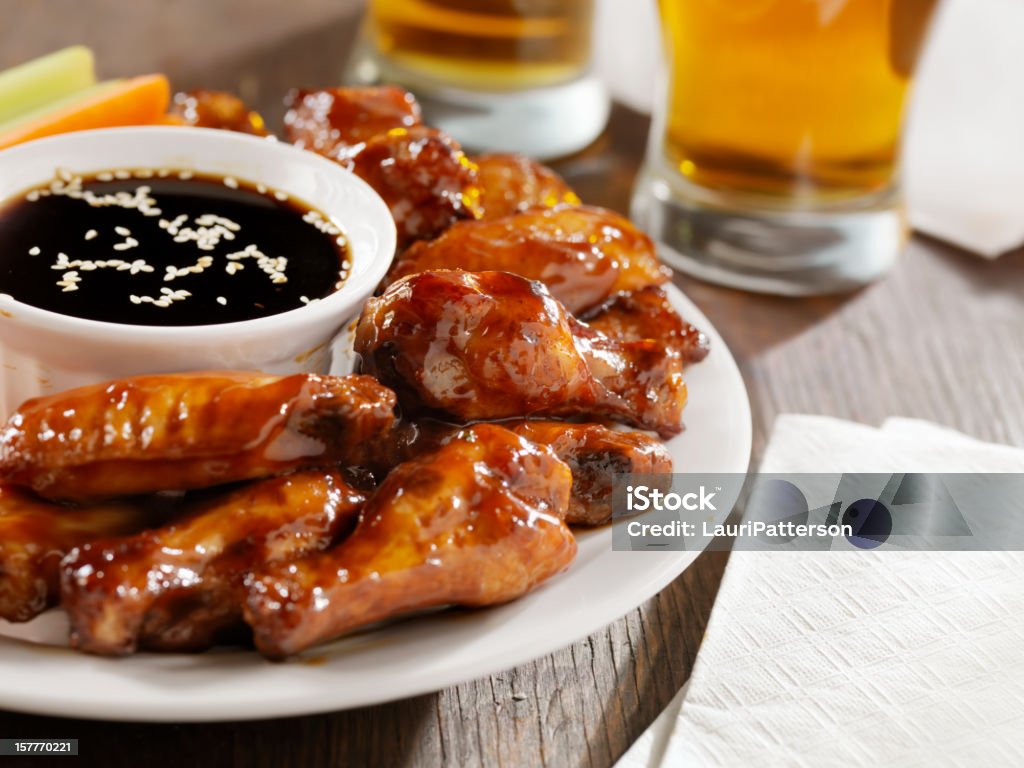 Cerveja e asas de frango Teriyaki - Foto de stock de Asa de Galinha royalty-free