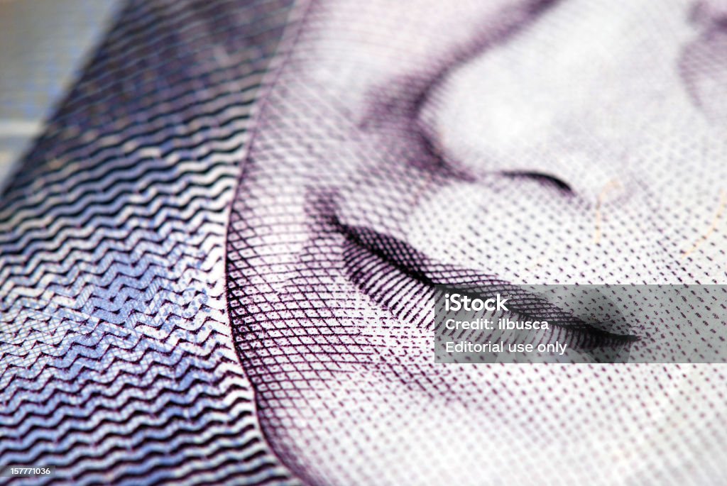 Valuta britannica con il secondo ritratto della Regina Elisabetta - Foto stock royalty-free di Smiley antropomorfico