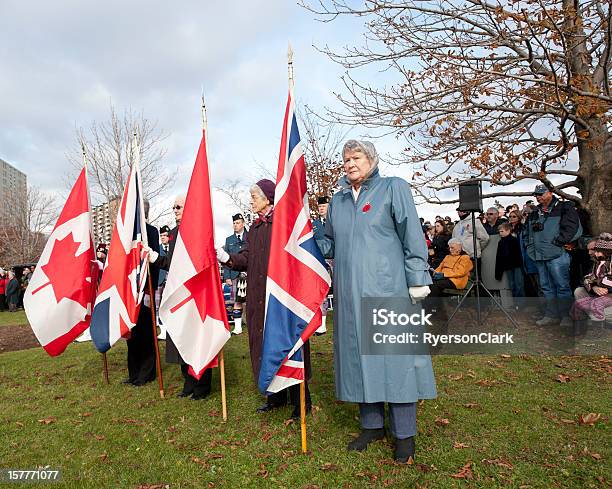 Dia Do Armistício Cerimónia - Fotografias de stock e mais imagens de Adulto - Adulto, Ao Ar Livre, Bandeira da Grã-Bretanha