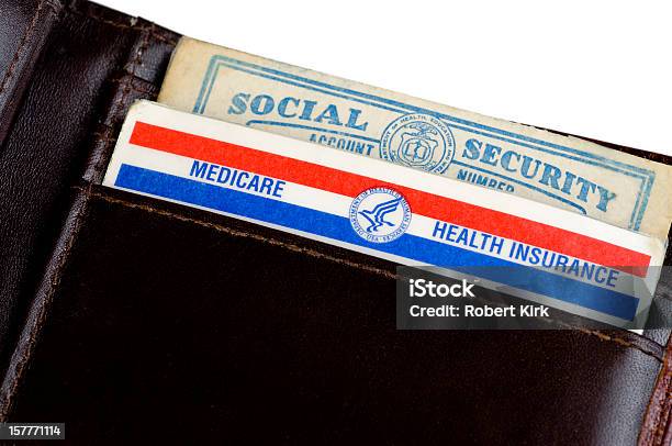 Usa Medicare Und Social Security Card Stockfoto und mehr Bilder von Sozialversicherungskarte - Sozialversicherungskarte, Sozialversicherung, Portmonee