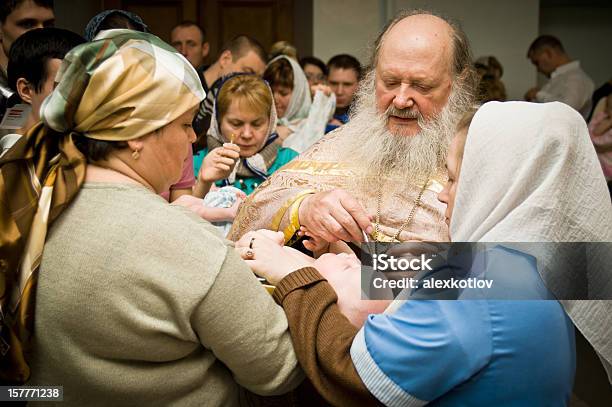 Photo libre de droit de Cérémonie De Baptême En Russie banque d'images et plus d'images libres de droit de Baptême - Baptême, Bébé, Crâne rasé