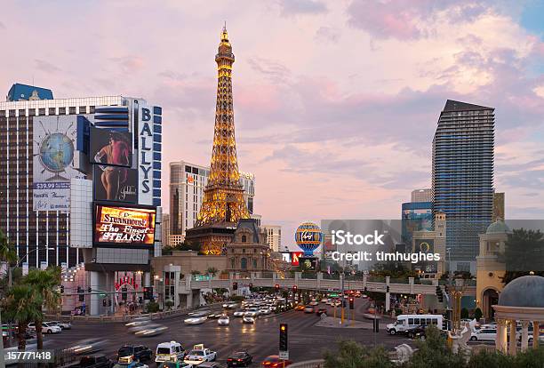 Las Vegas Strip At Twilight Stock Photo - Download Image Now - Las Vegas Replica Eiffel Tower, Bellagio Hotel, City